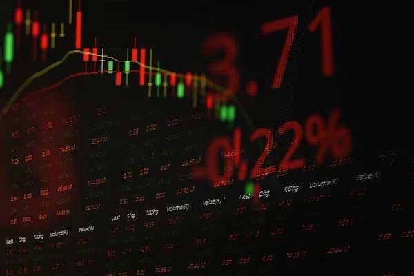 冷艺婕：7.9黄金中线多失败  原油企稳右侧顺多